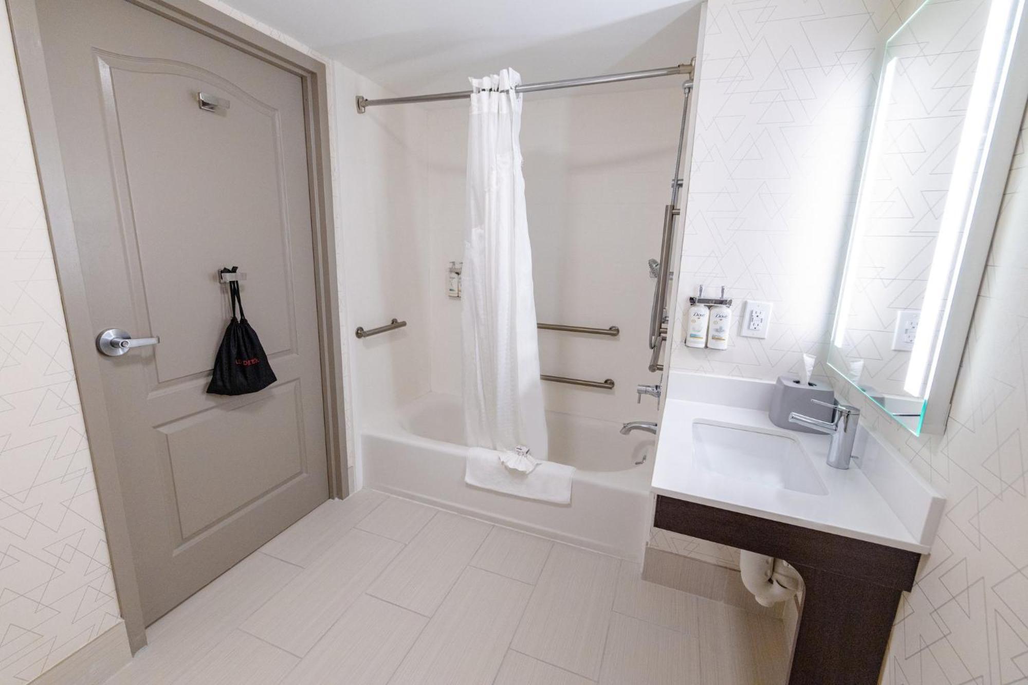 Express - By Ihg 3* Neptune